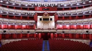Los Reyes abren su palco del Teatro Real a la sociedad civil: así se elegirá a sus ocupantes