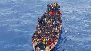 El viaje infernal de 300 inmigrantes a Canarias: 19 detenidos por arrojar por la borda a 50 personas en el mar
