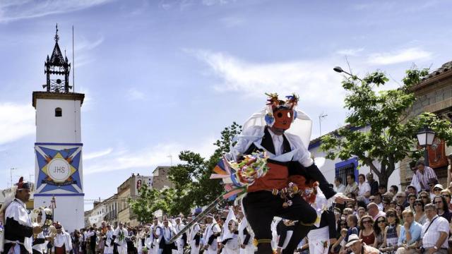 El pueblo toledano de Camuñas durante su fiesta de Danzantes y Pecados.