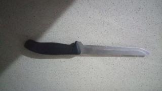 Detenido en Vigo por agredir y amenazar con un cuchillo a su pareja: "Para, no pegues a mi mamá"