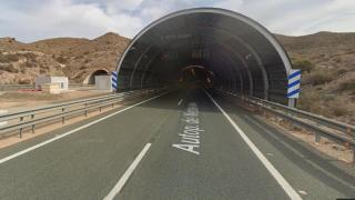 Dos fallecidos en un accidente entre dos turismos en la localidad almeriense de Pulpí: uno de los coches ha ardido