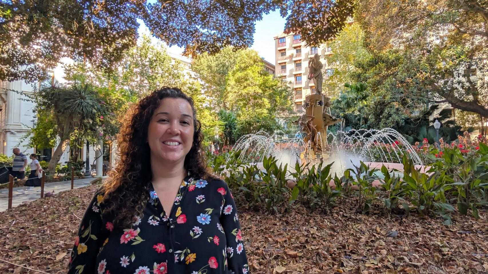 Agustina Canales, esta semana en la plaza de Gabriel Miró de Alicante.