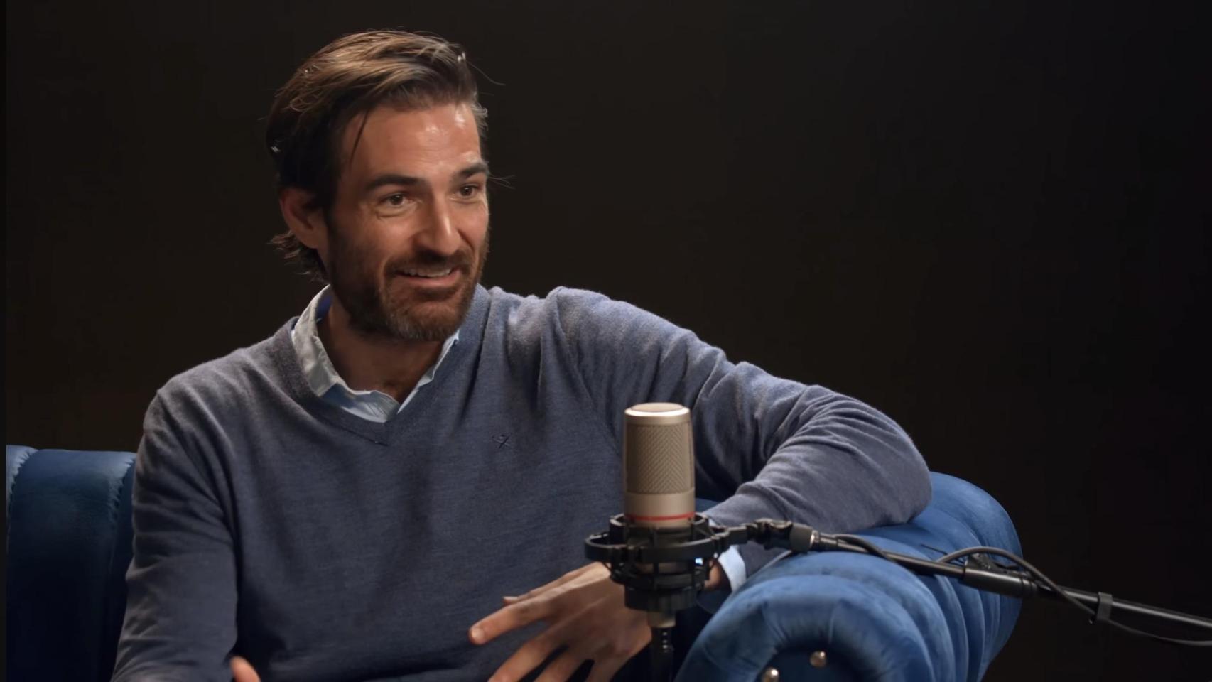 Iñaki Arcocha, economista, durante la grabación de un podcast.