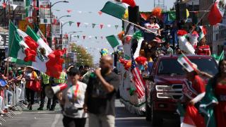 Los vecinos de un barrio mexicano en Chicago cuentan cómo es todo luego de las redadas: "Este es el peor momento hasta ahora"