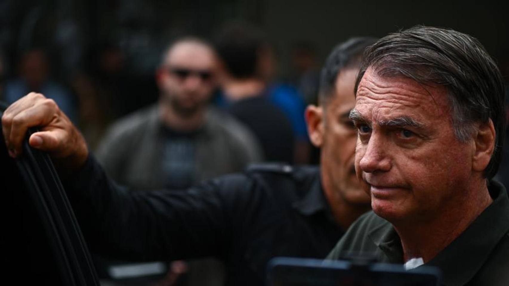 Jair Bolsonaro sale del hospital DF Star tras someterse a un procedimiento médico en Brasilia (Brasil).