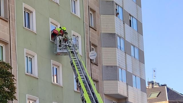 Bomberos de Vigo en la calle Pizarro