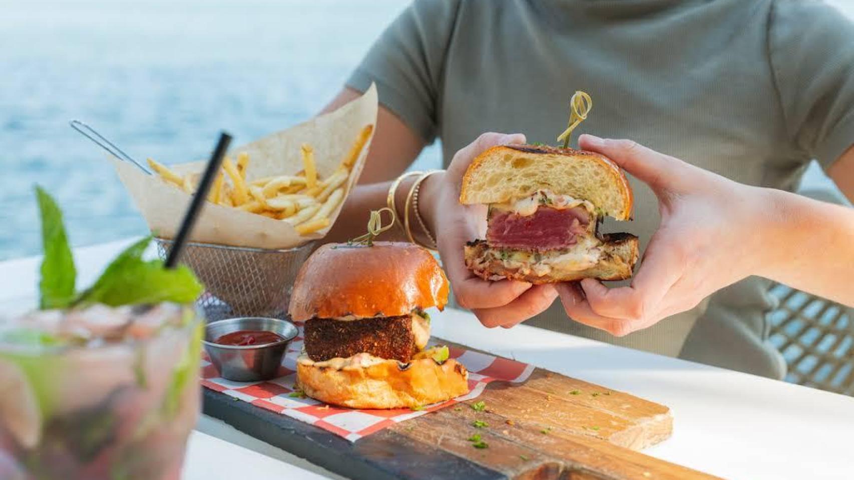 El moderno restaurante de Miami junto al mar que fusiona lo mejor de España, Italia y Estados Unidos