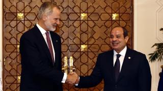 El rey Felipe VI defiende desde Egipto "un Estado palestino viable" que incluya la Franja de Gaza, Cisjordania y Jerusalén"