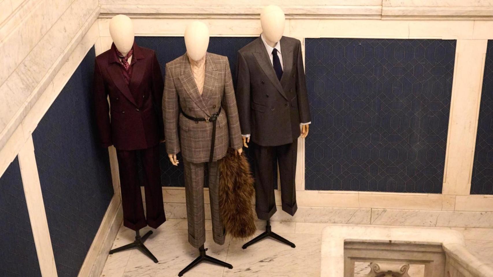 Algunas de las prendas que el diseñador presentó ayer en el barrio de Salamanca.