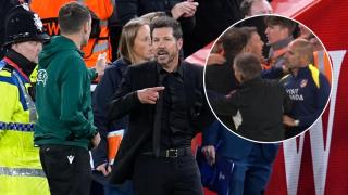 Simeone acabó fuera de sí en Anfield: "Igual que luchamos contra el racismo, no es fácil recibir insultos todo el partido"