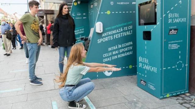 En Rumanía conseguirás un billete de autobús gratis a cambio de hacer 20 sentadillas.