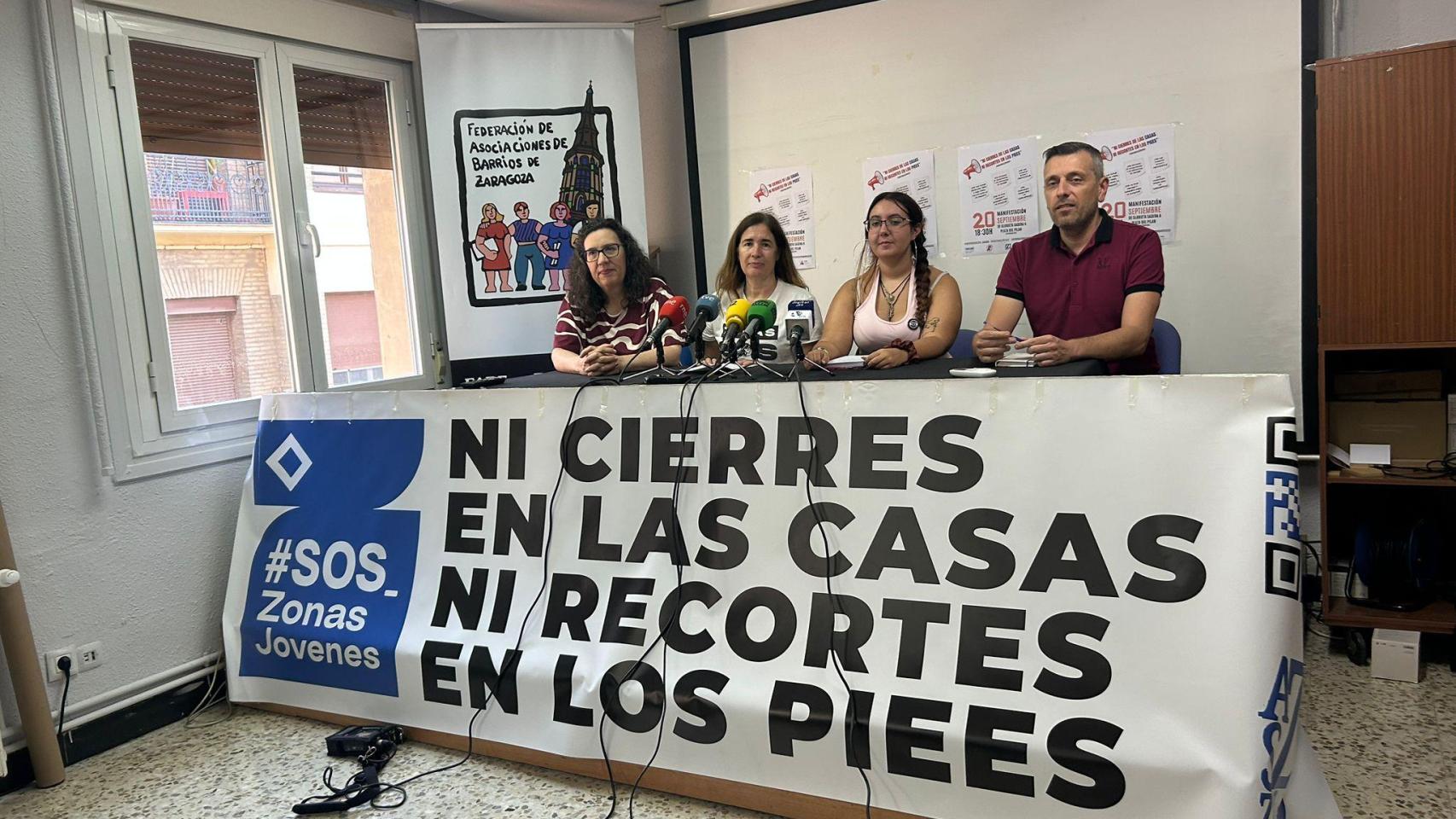 Los colectivos esta mañana en la rueda de prensa en la Fabz.