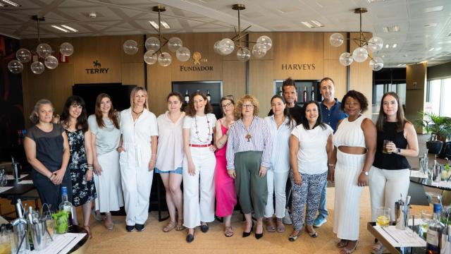Foto de familia durante la celebración del taller en Torre Emperador, Madrid.
