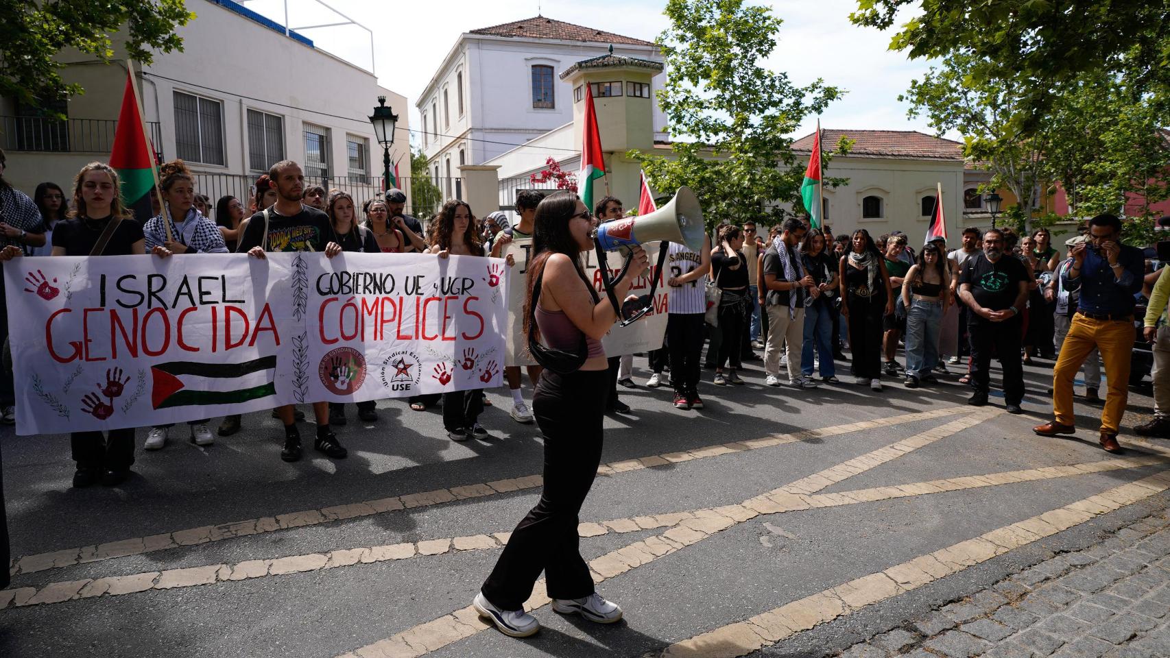 Alumnos de la Universidad de Granada en una manifestación por los ataques a Gaza.