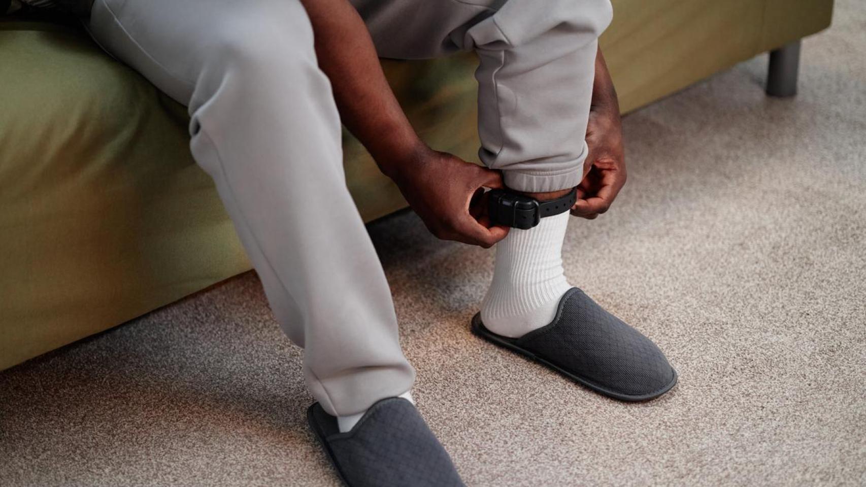 Imagen de archivo de un brazalete de control.