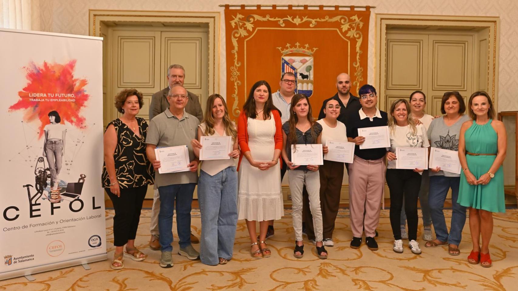 Entrega de diplomas a participantes de los cursos sobre formación del Centro de Formación y Orientación Laboral