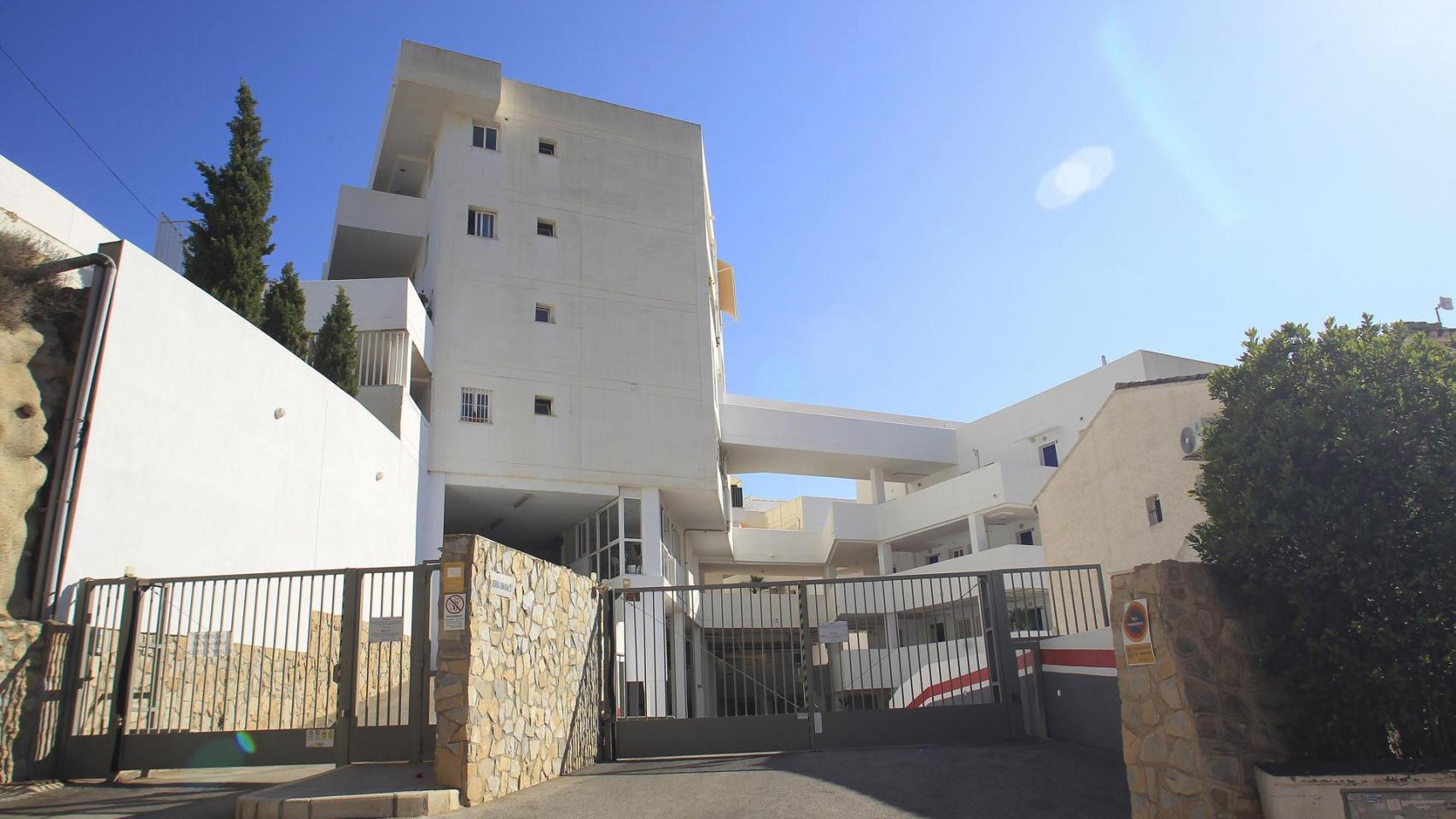 Vista exterior del apartamento del Rincón de Loix en el que se produjeron los hechos. Efe