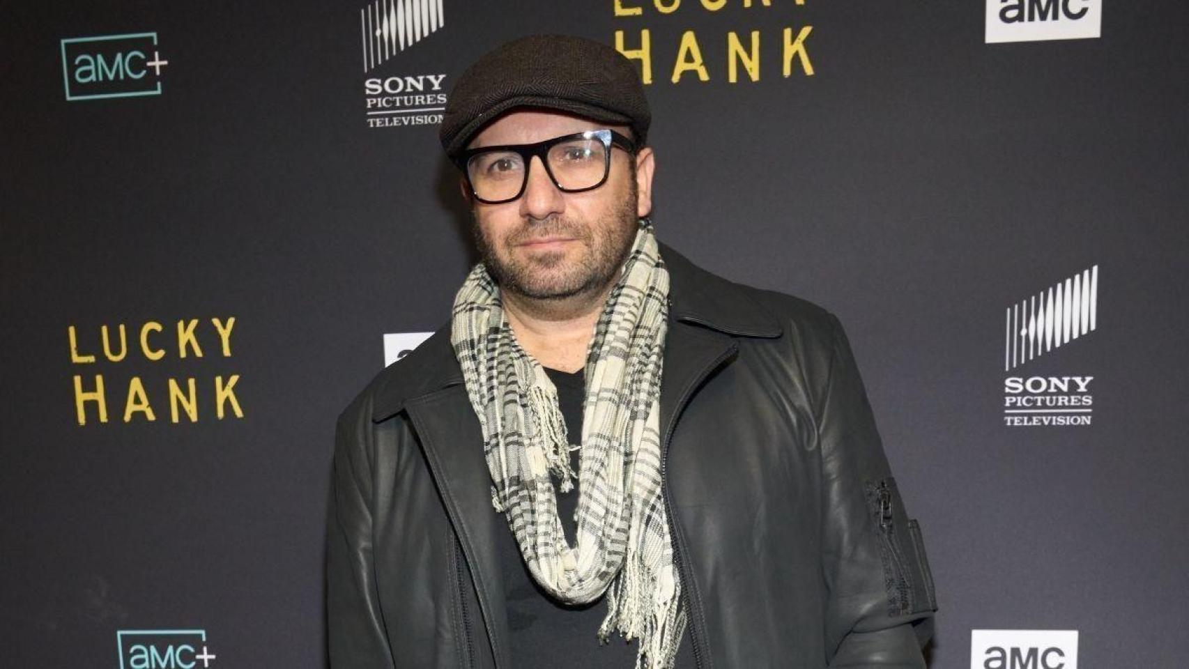 Brad Everett Young en la première de la serie 'Lucky Hank'.