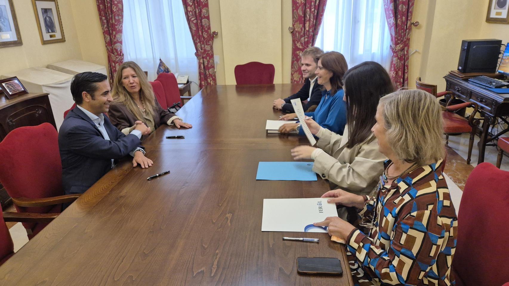 Imagen del acto de firma.