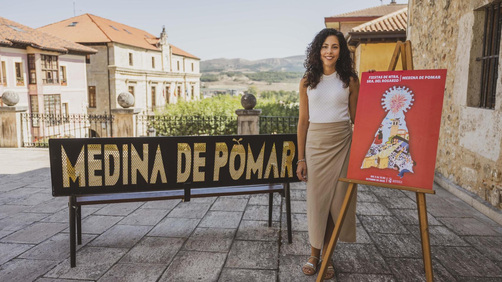 La concejala de Cultura y Turismo, Nerea Angulo, presentando las fiestas patronales en honor a Ntra. Sra. del Rosario
