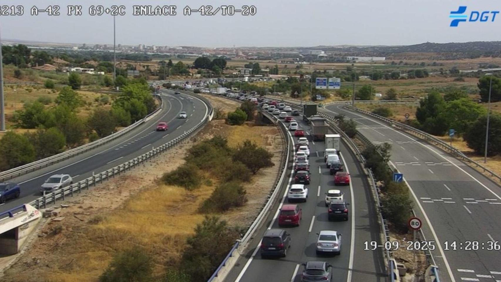 El accidente ha provocado importantes retenciones en la A-42 a su paso por Toledo.