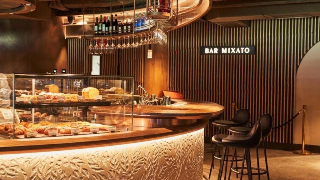 Barra de Starbucks Bernabéu.