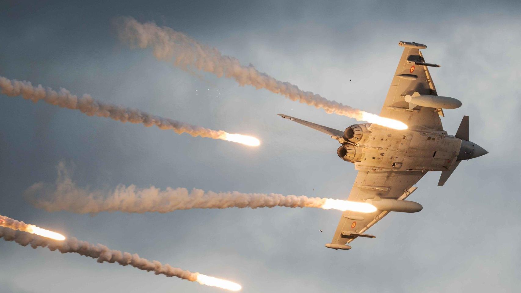 Eurofighter lanzando contramedidas