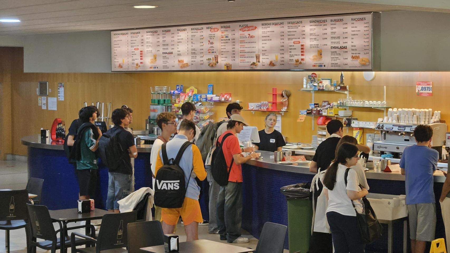 Cafetería de la facultad de Economía y Empresa de la Universidade da Coruña.