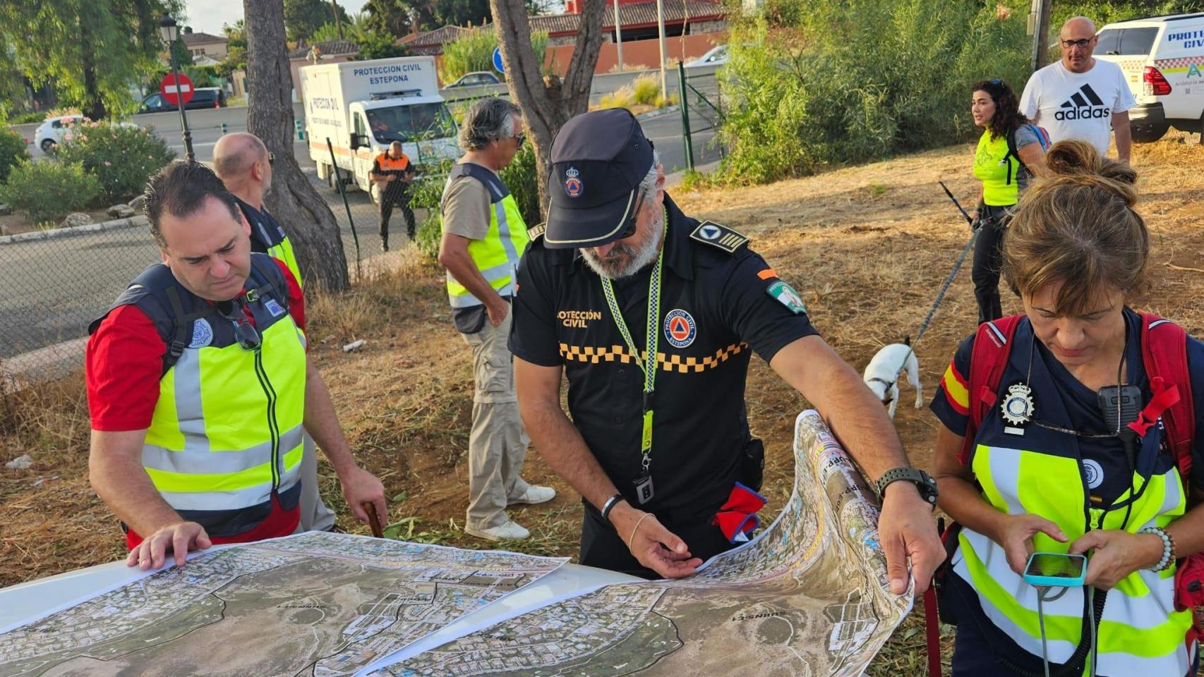 Dispositivo de búsqueda que ha hallado en Estepona el cadáver de un ciudadano británico.