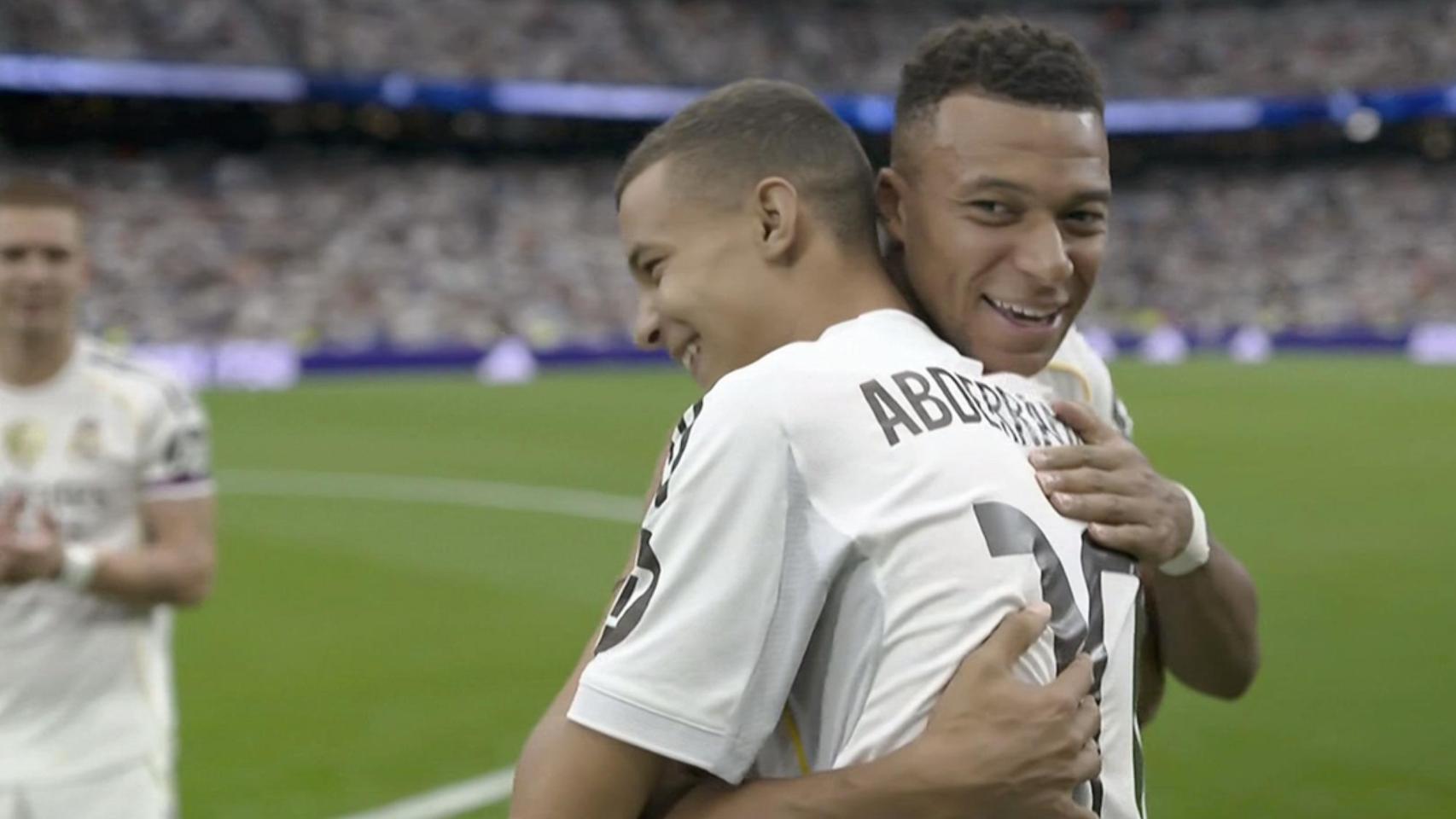 Abderrahim, el encargado de hacer el saque de honor en el Real Madrid - Espanyol.