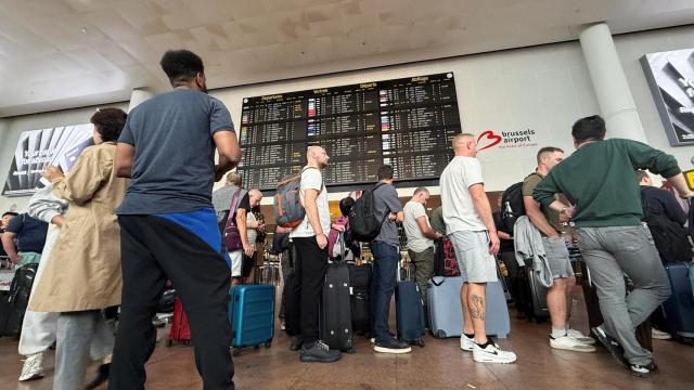 Largas colas en el Aeropuerto de Bruselas.