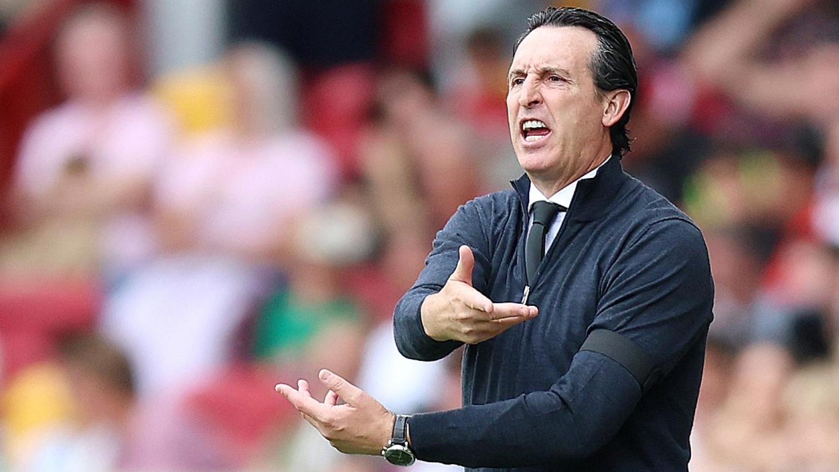 Emery dirige a sus jugadores durante el encuentro ante el Brentford.