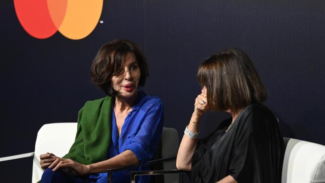 La diseñadora Sybilla durante su conversación con Charo Izquierdo en las Business Talks de MBFWMadrid.