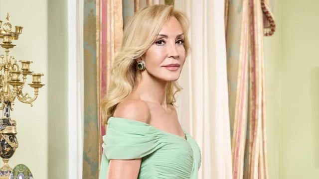 Carmen Lomana con un diseño de Alejandro de Miguel.