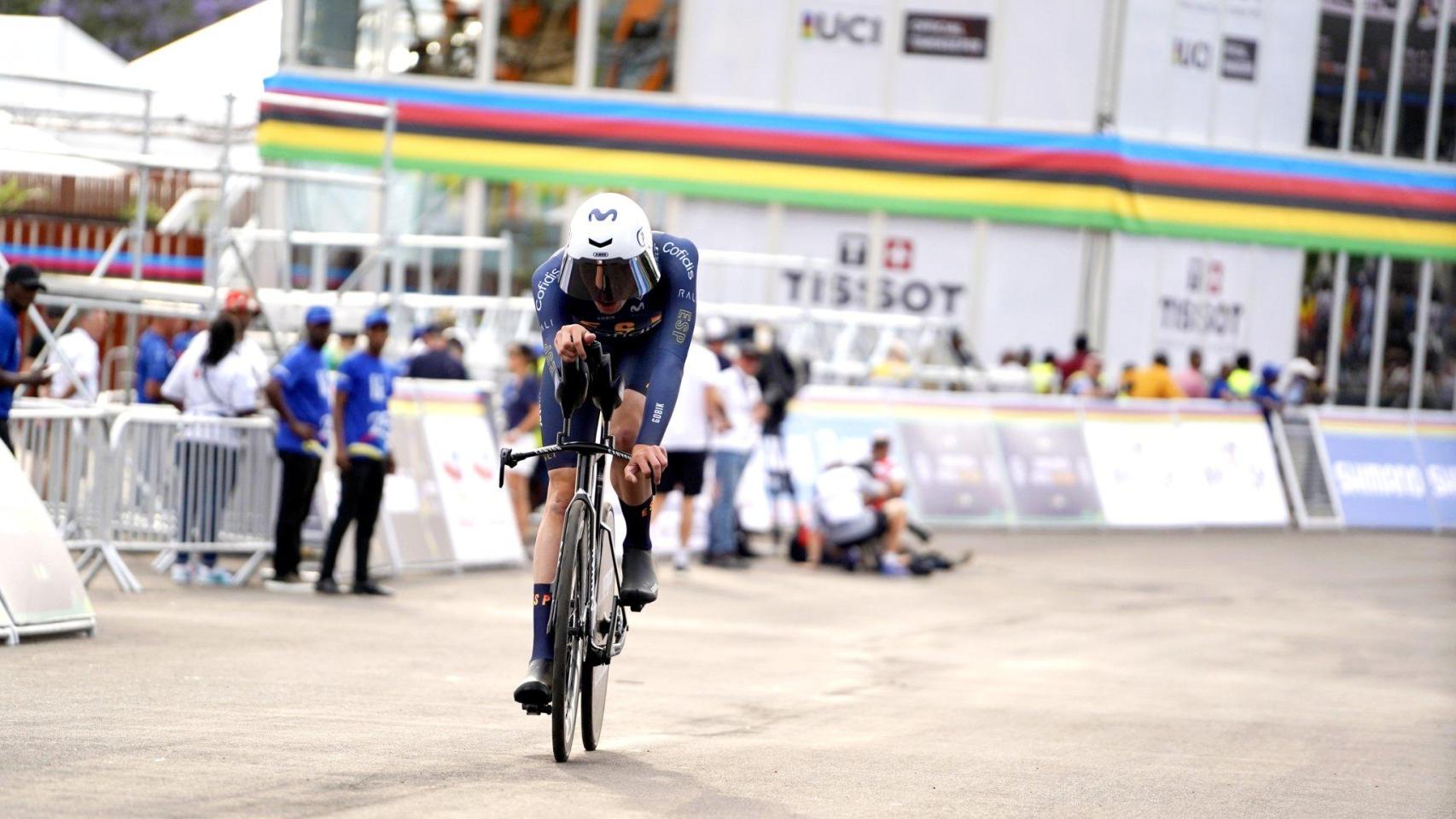 Iván Romeo a su llegada a meta