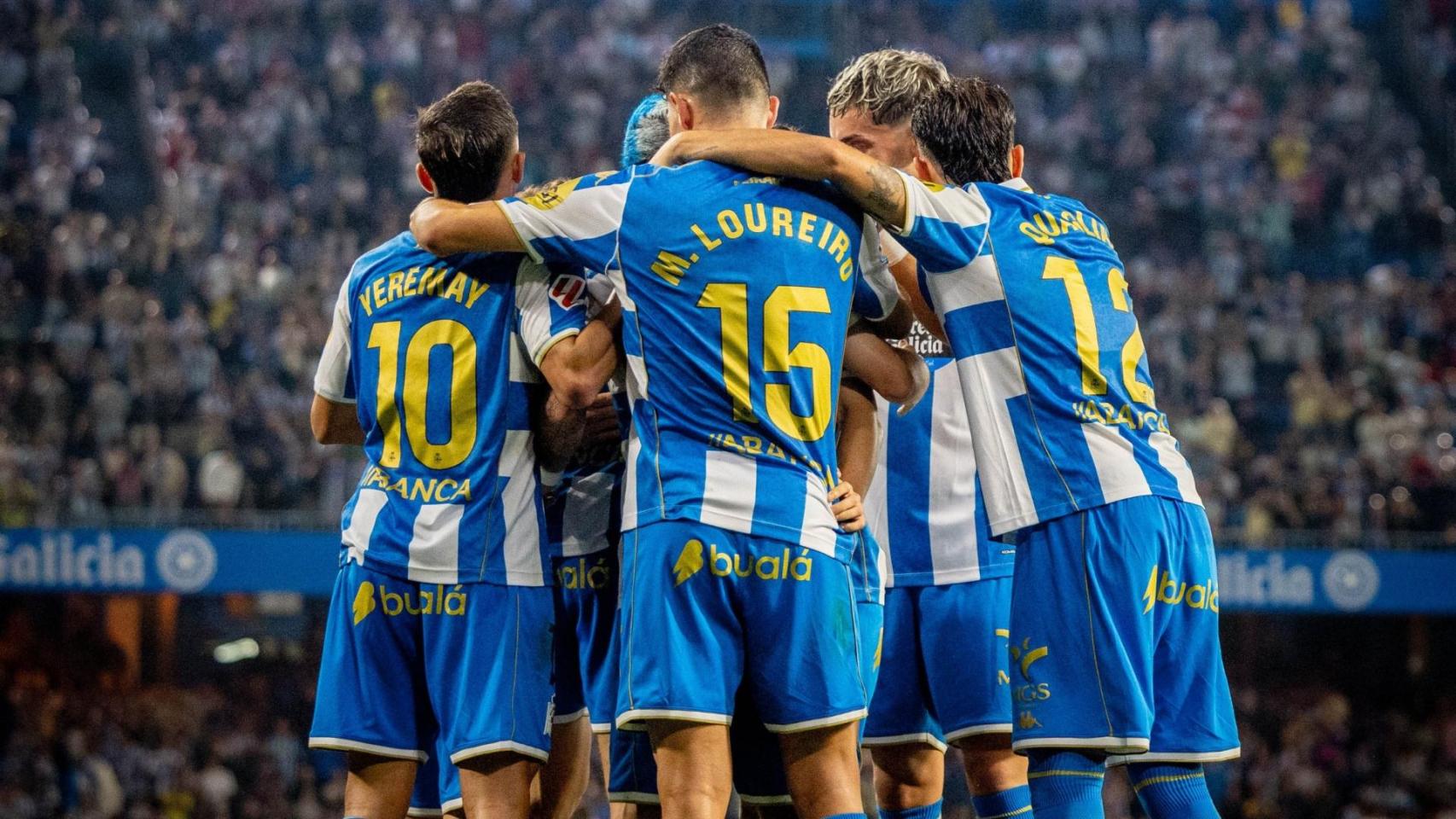 Los jugadores del Deportivo celebran un gol.