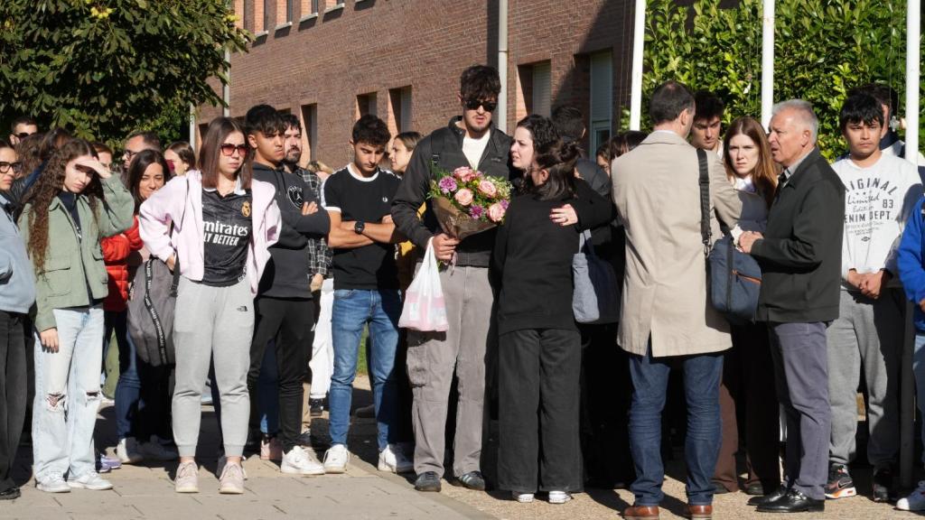Minuto de silencio por el fallecimiento de la estudiante Saray Arias en el Campus de Ponferrada de la Universidad de León, este lunes