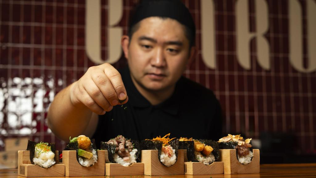 Michael Chen Bao, propietario de Chiru junto a su mujer, Elena Ma.
