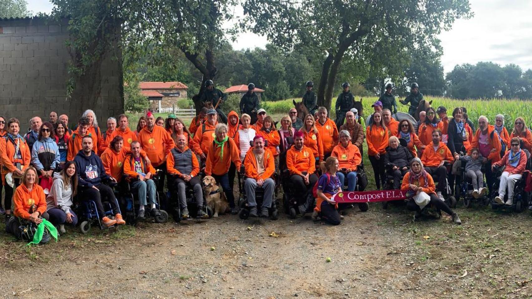 Imagen de los participantes de CompostELA en el camino de Santiago.