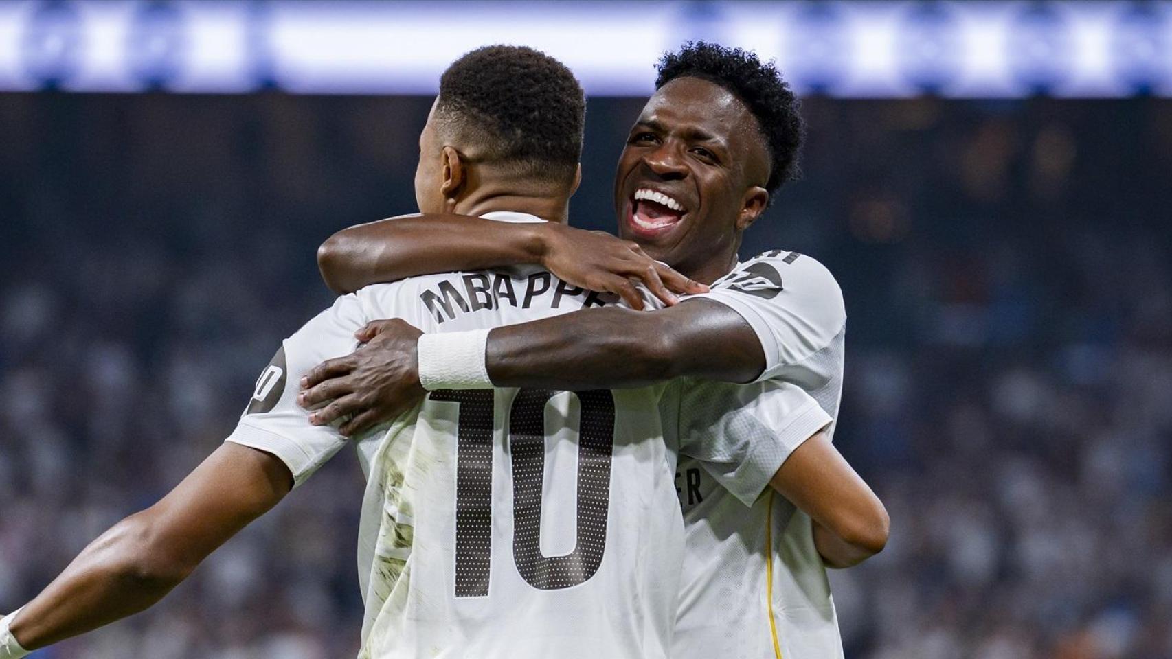 Mbappé celebra junto a Vinicius su gol contra el Espanyol
