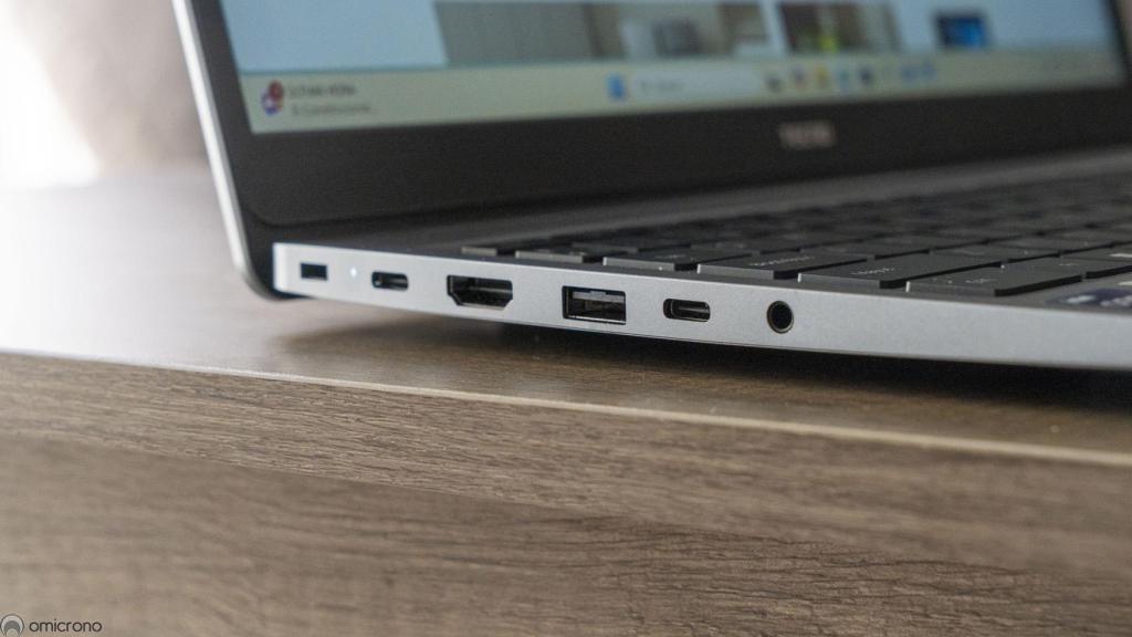 Puertos del TECNO MegaBook K15S.