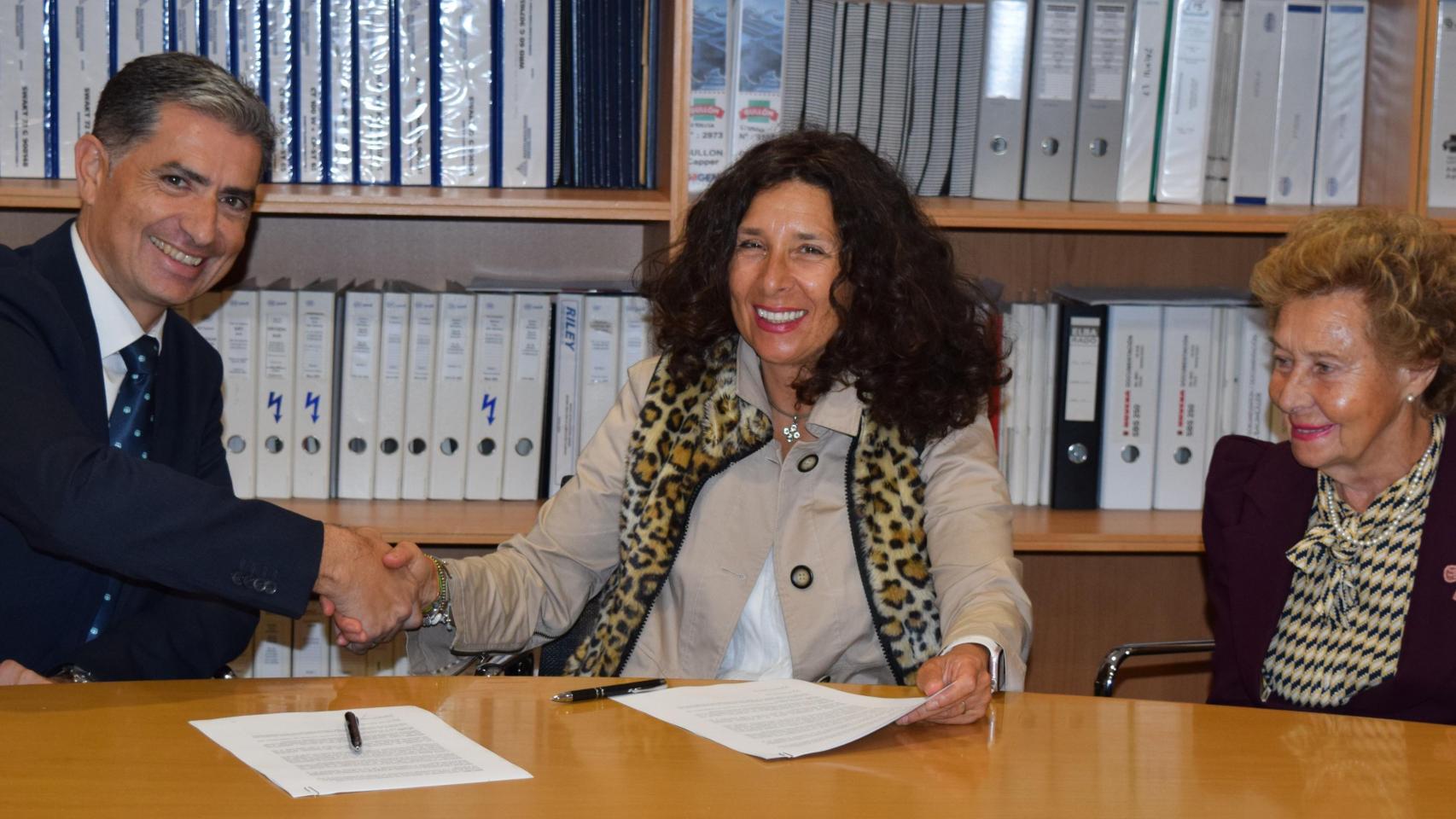 Firma del acuerdo eNtre Cajamar y Galletas Gullón