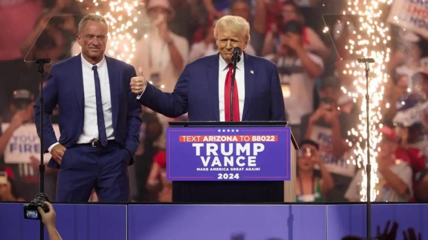 Donald Trump junto a Robert Kenndy Jr., secretario de Salud de los Estados Unidos, durante un mitin. (Archivo)