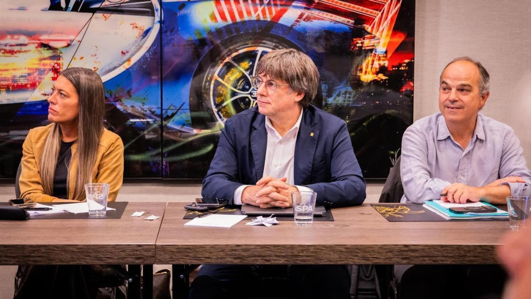 Carles Puigdemont, Jordi Turull y Míriam Nogueras, en una reciente reunión de la cúpula de Junts.