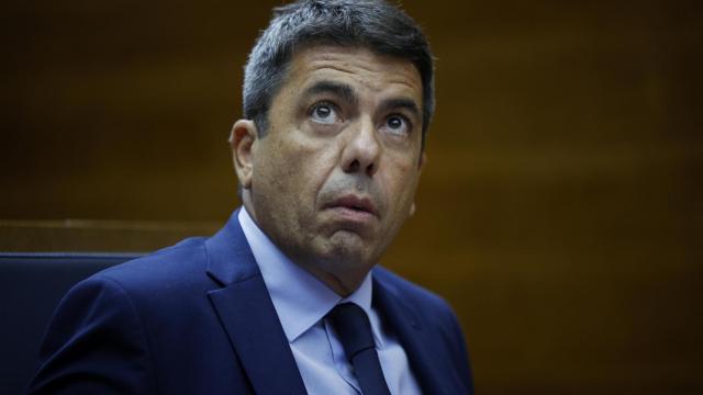 El presidente de la Generalitat, Carlos Mazón, a su llegada al Debate parlamentario de Política General sobre el estado de la Comunitat Valenciana. Efe /Biel Aliño