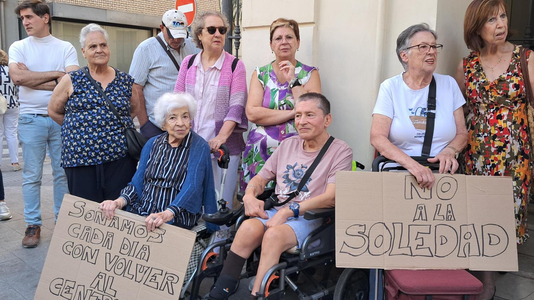 Usuarios del centro de día de Plaza América