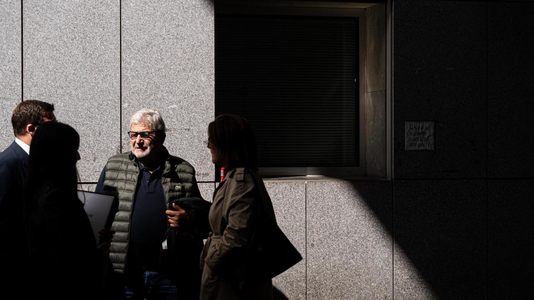 Laureano Oubiña a la salida del primer día de juicio por tráfico de drogas celebrado este martes 23 de septiembre en Oviedo.