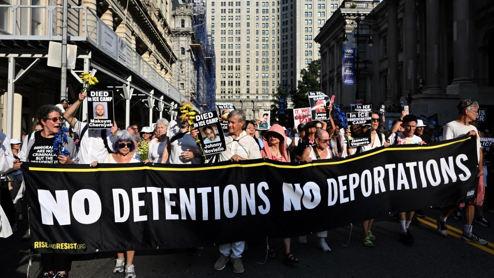 Denuncian que los detenidos no reciben medicamentos ni agua potable en el centro de ICE en Luisiana.