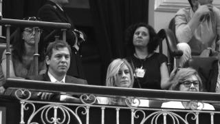 David Sánchez y Begoña Gómez, hermano y esposa del presidente del Gobierno, en la tribuna de invitados del Congreso.