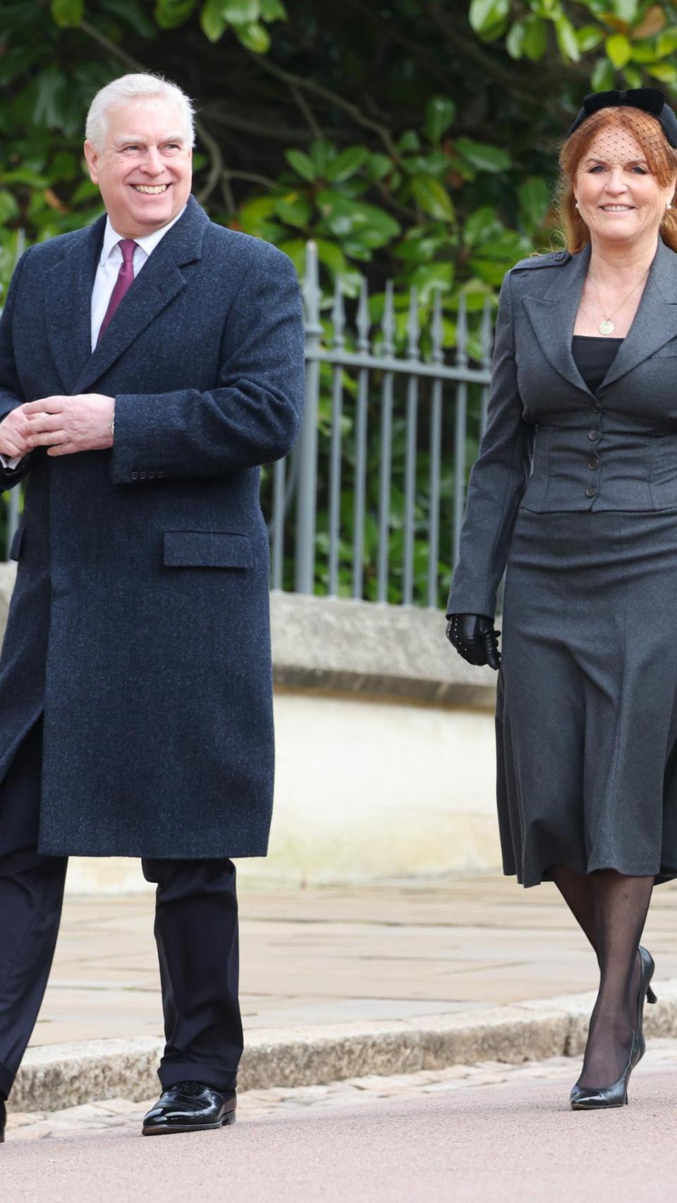 El príncipe Andrés y Sarah Ferguson en el funeral de Constantino de Grecia.